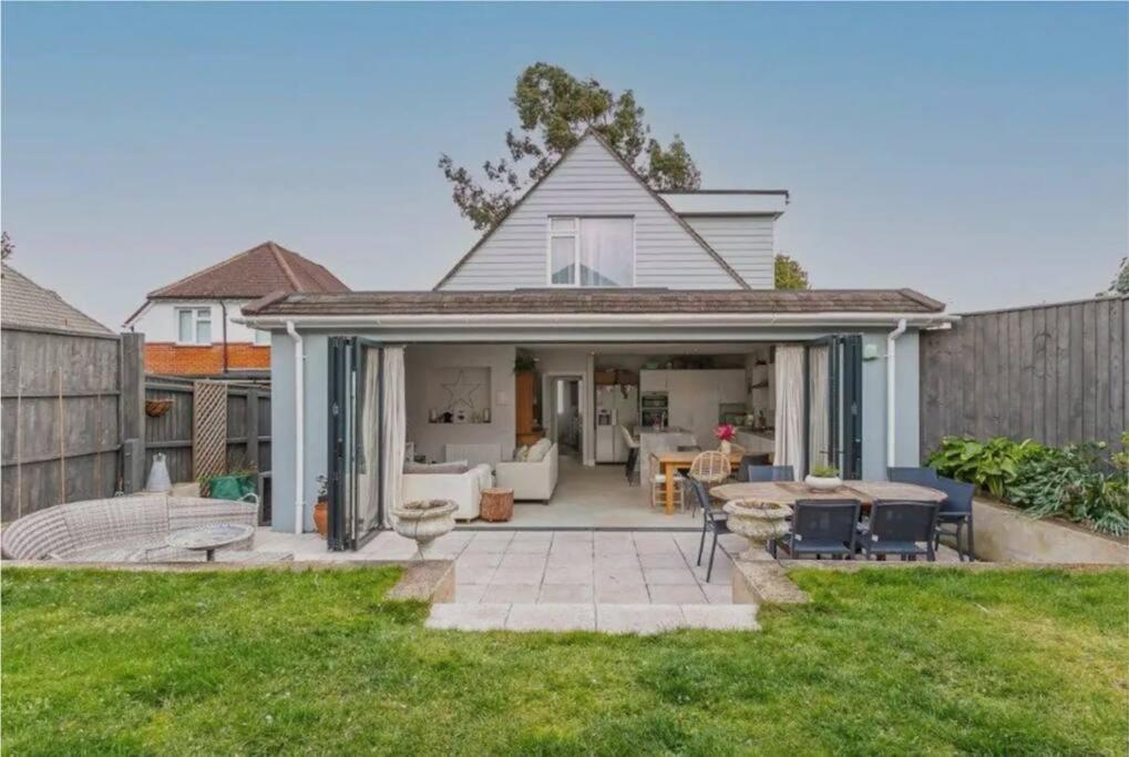 Beautiful 4 Double Bedroom House In Poole With Hot Tub, Near Sandbanks Ngoại thất bức ảnh