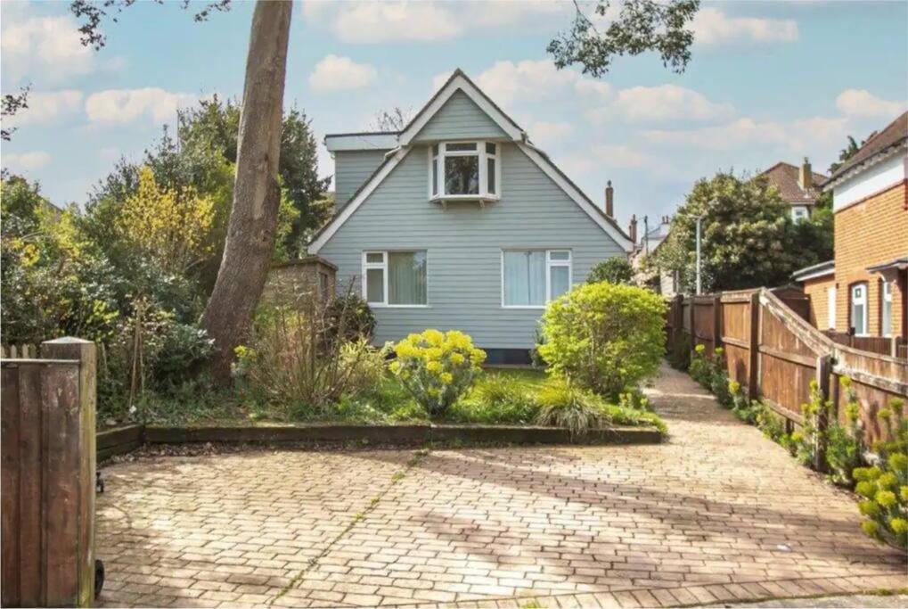 Beautiful 4 Double Bedroom House In Poole With Hot Tub, Near Sandbanks Ngoại thất bức ảnh