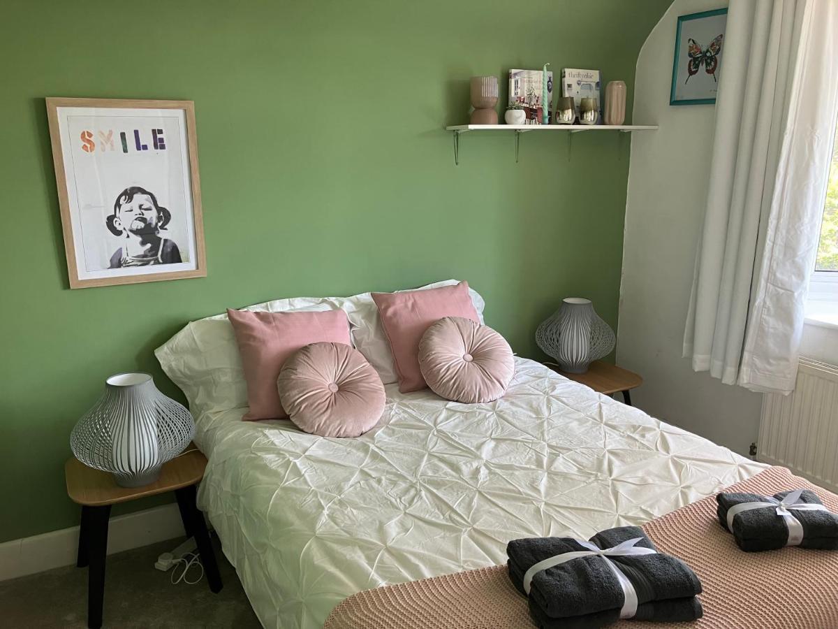 Beautiful 4 Double Bedroom House In Poole With Hot Tub, Near Sandbanks Ngoại thất bức ảnh