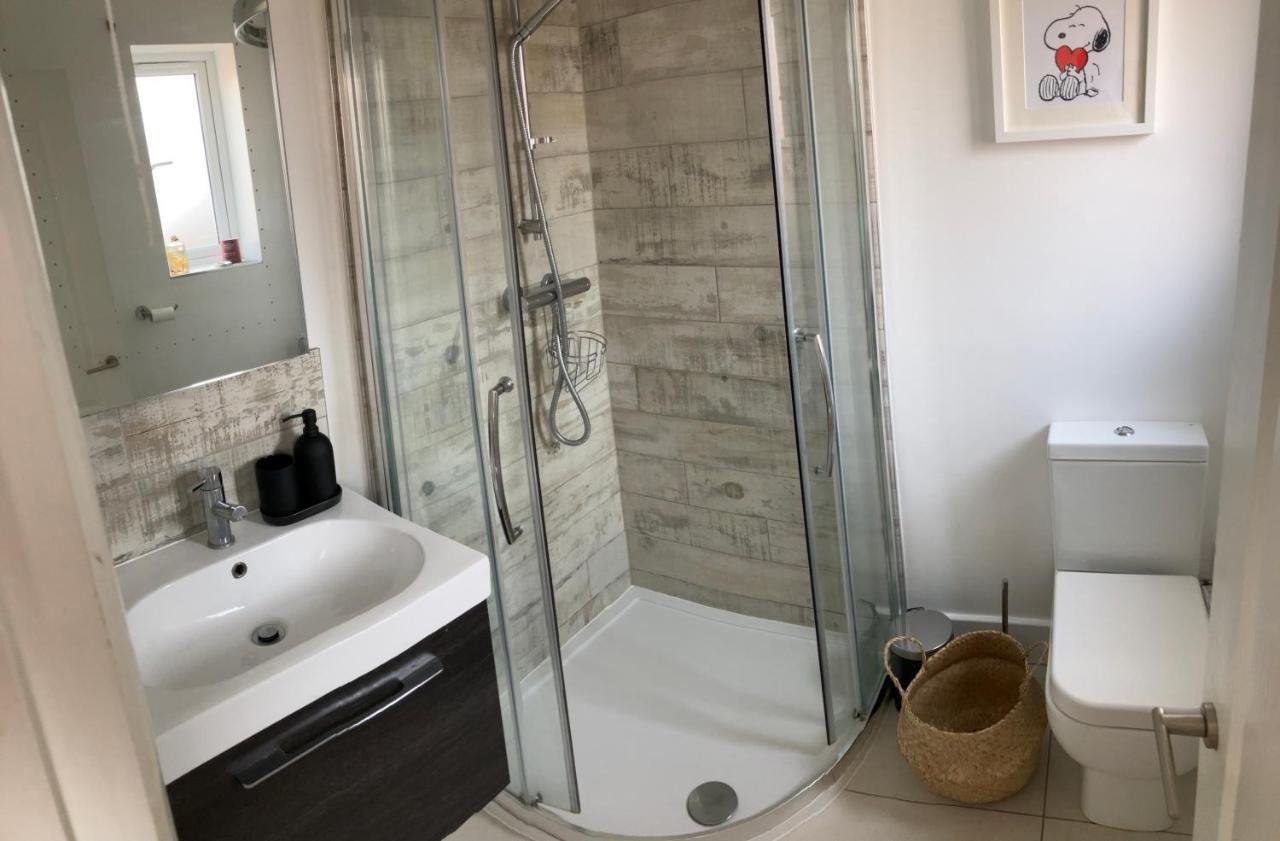 Beautiful 4 Double Bedroom House In Poole With Hot Tub, Near Sandbanks Ngoại thất bức ảnh