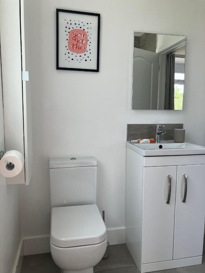 Beautiful 4 Double Bedroom House In Poole With Hot Tub, Near Sandbanks Ngoại thất bức ảnh