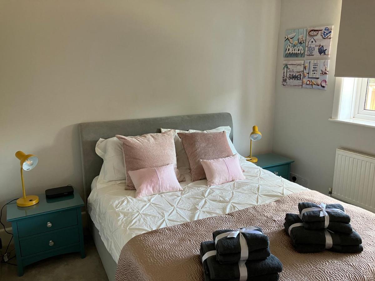 Beautiful 4 Double Bedroom House In Poole With Hot Tub, Near Sandbanks Ngoại thất bức ảnh
