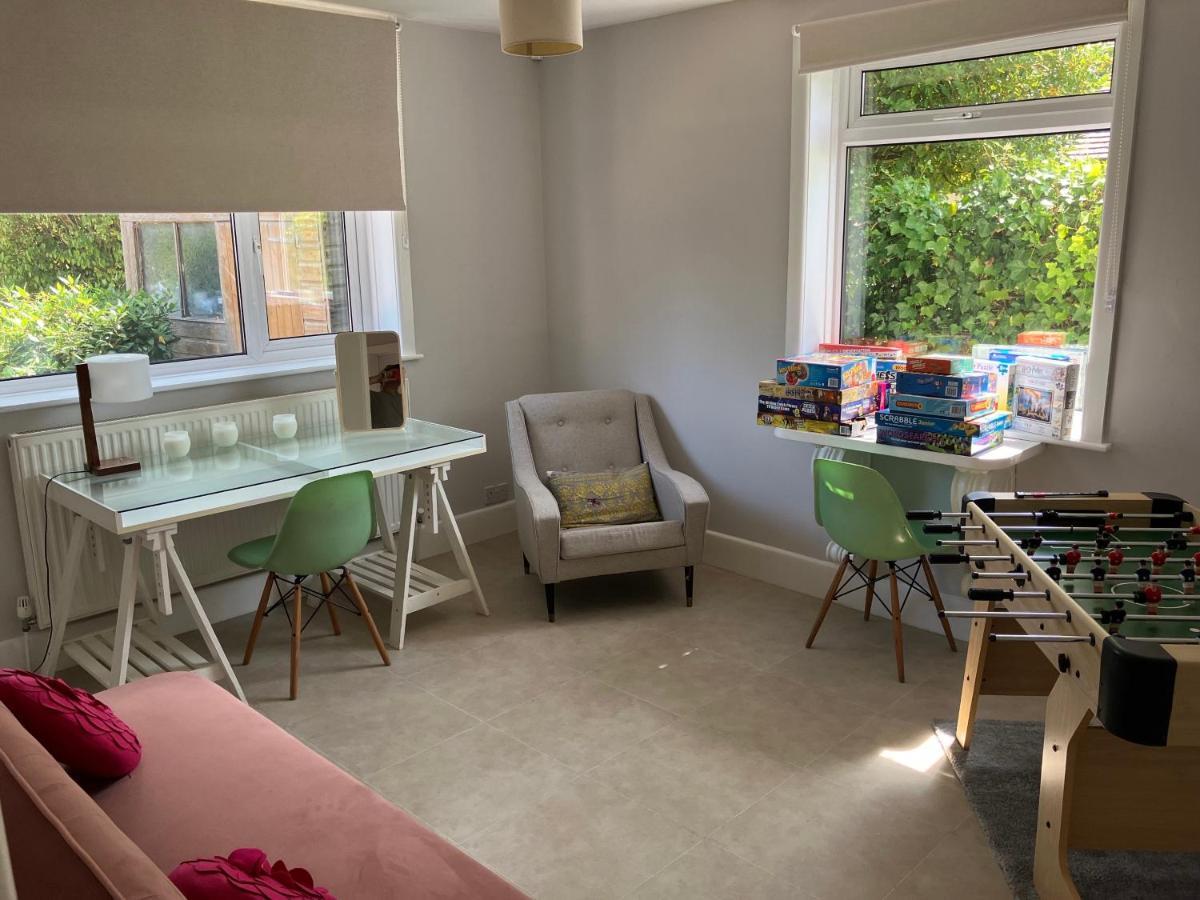 Beautiful 4 Double Bedroom House In Poole With Hot Tub, Near Sandbanks Ngoại thất bức ảnh